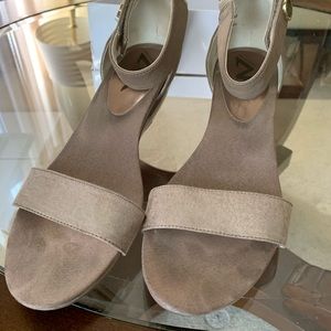 Anne Klein Sport, platform heel! Size 11